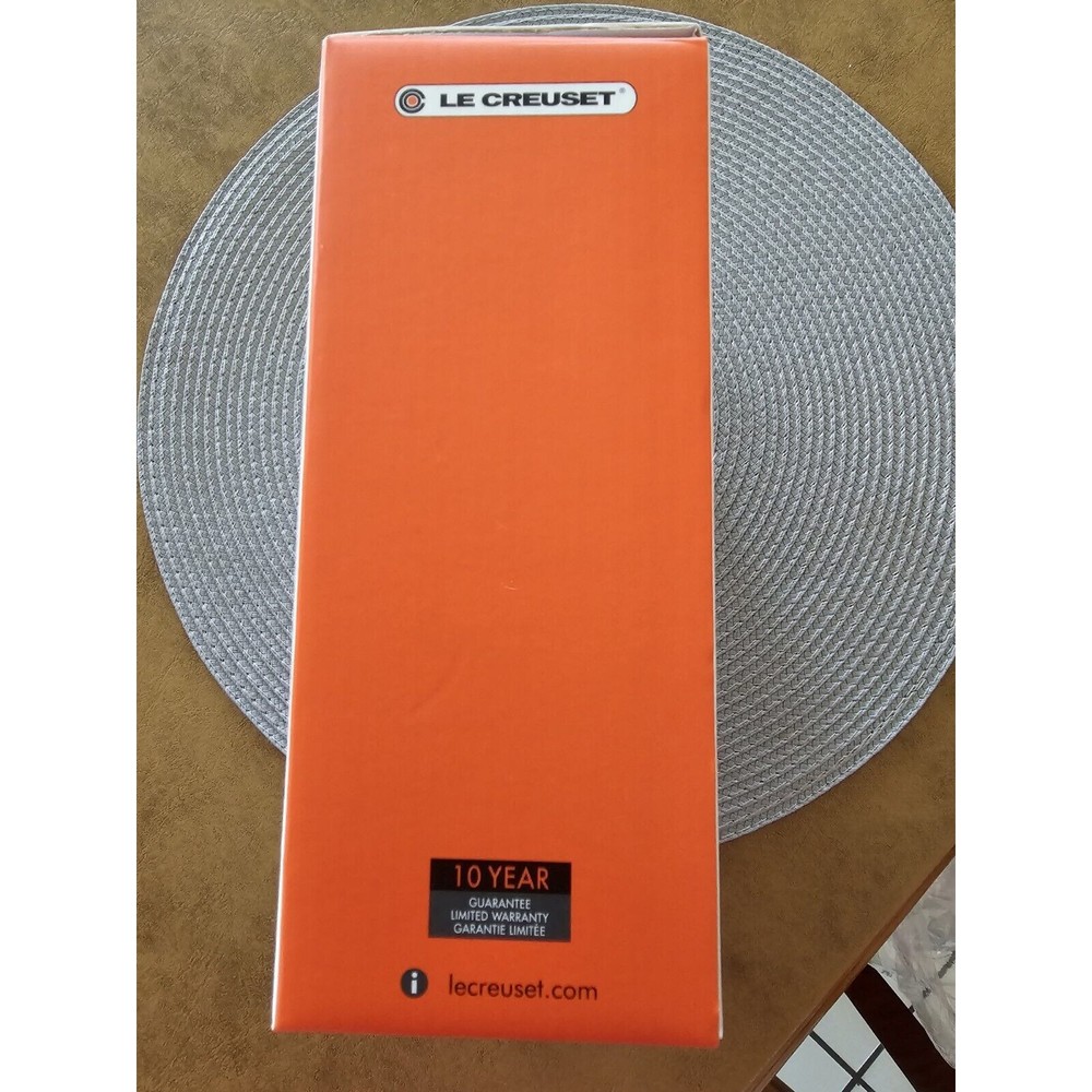 LE CREUSET Oil and Vinegar bottles Set in White 10 Ounce *NEW* - Picture 4 of 7